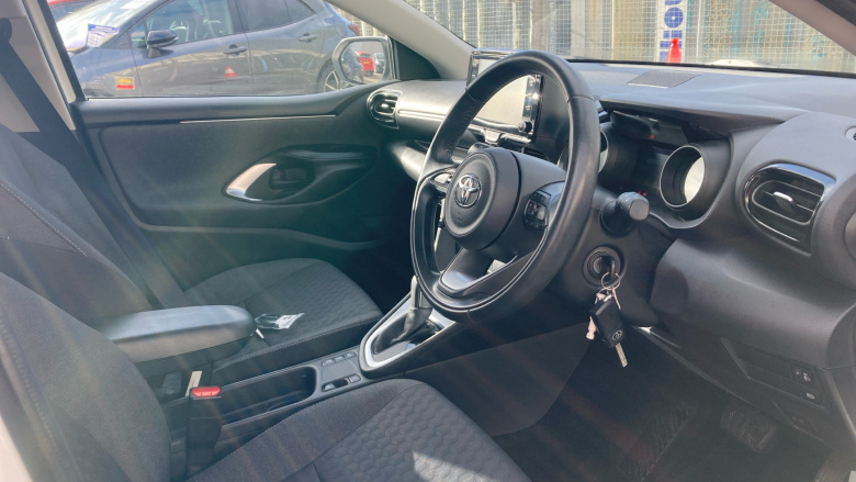 Toyota Yaris 1.5 Hybrid Design 5dr CVT Hybrid Hatchback